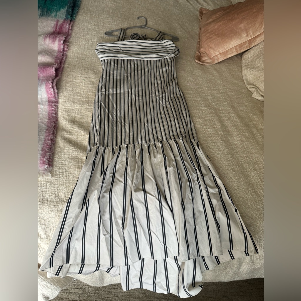 Nwot Theory Dress. Very Flattering!